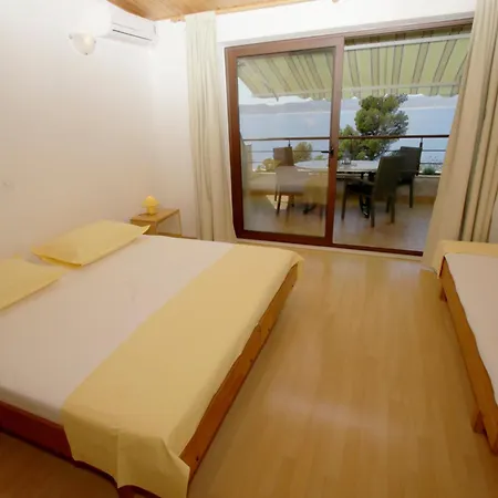 1 Apartment *